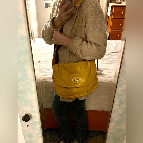 Marc by Marc Jacobs golden yellow crinkle patent leather crossbody messenger - Picture 7 of 9